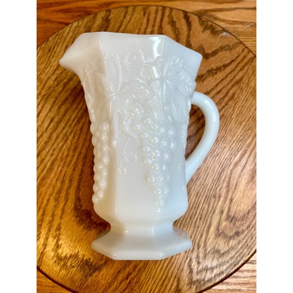 Vintage Anchor Hocking Harvest Grape Milk Glass White Pitcher - Picture 6 of 10